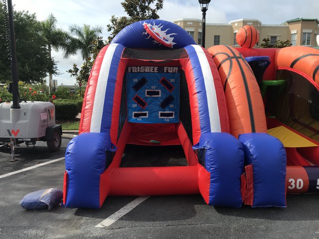 Frisbee Challenge Inflatable Game